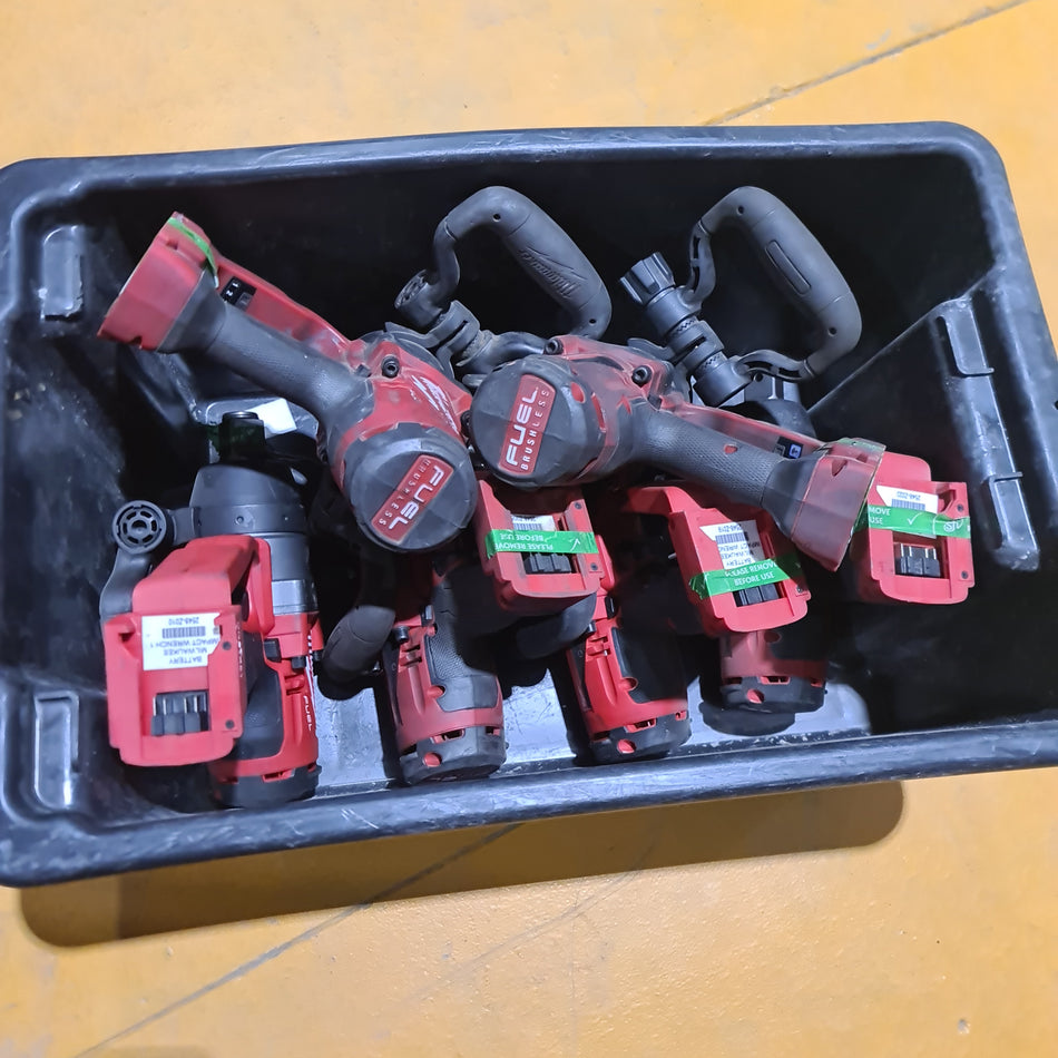 Battery Milwaukee 18V Impact Wrench 1IN DR