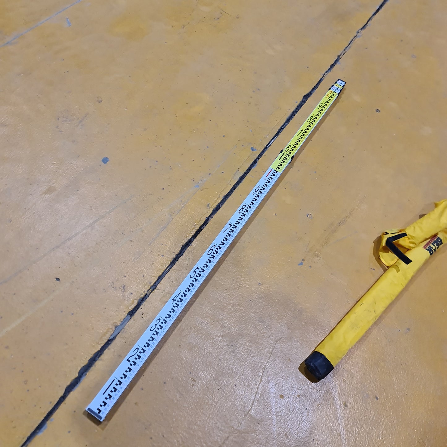 Dumpy Level Staff 5M – Clearance Tools