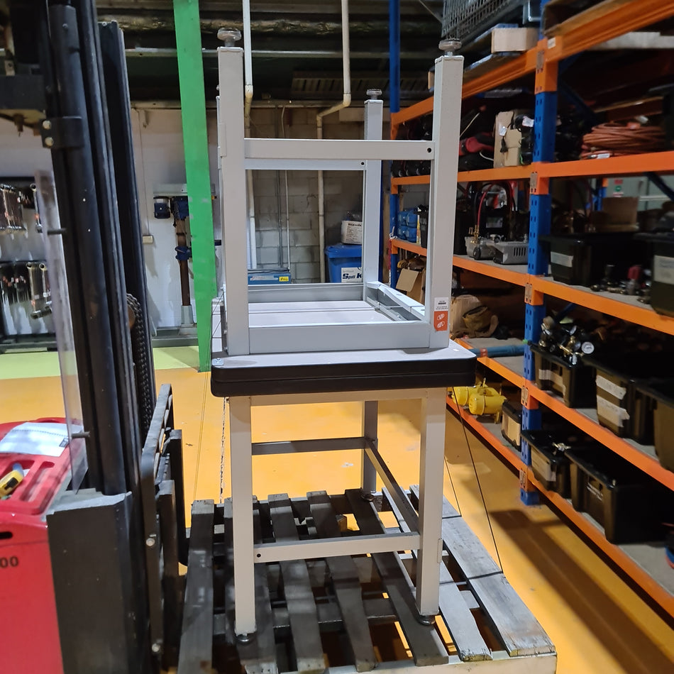 Confined Space Workstation